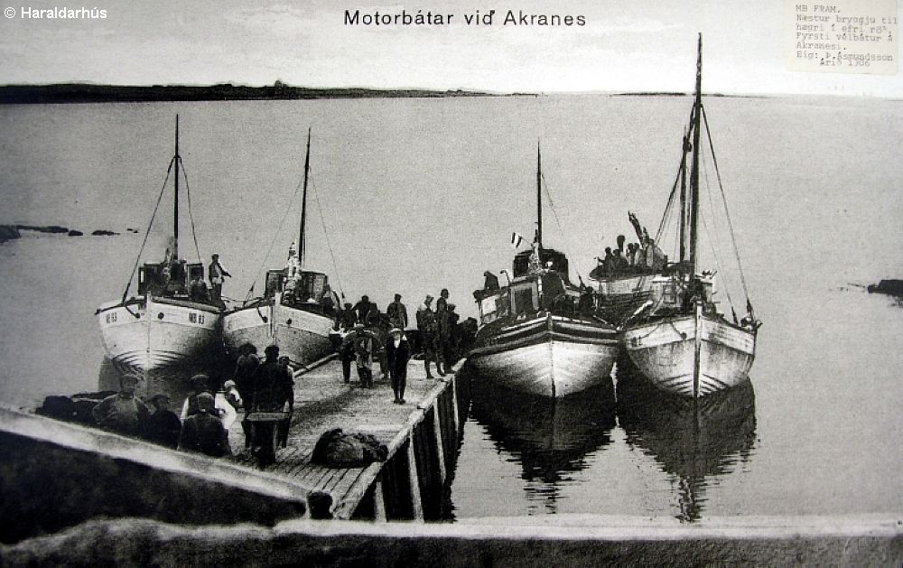 Við bryggjuna í Steinsvör  á Akranesi ca 1915.